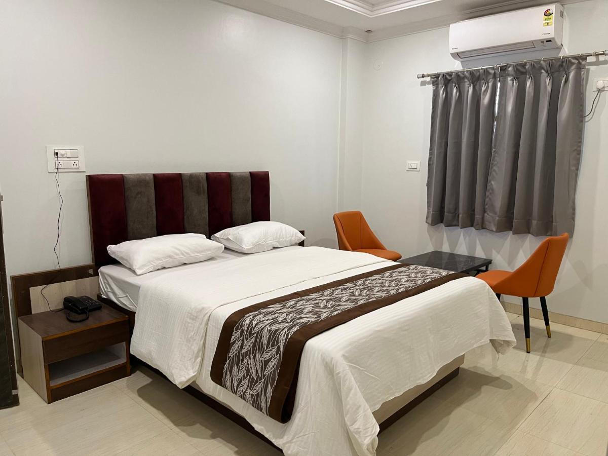 Hotel Jeet Paradise Phaltan Exterior foto